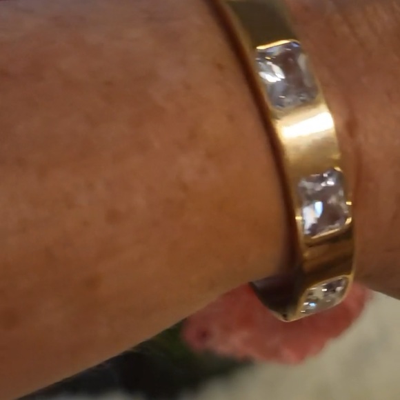 MICHAEL KORS GOLD AND DAZZLING RHINESTONES BRACELET Pristine Condition - Picture 9 of 9